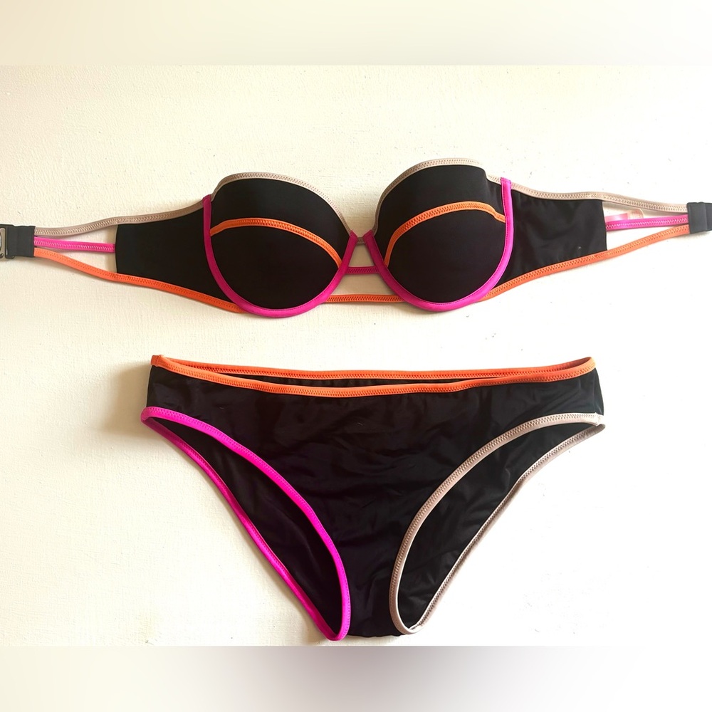 Two-piece swimsuit strapless top